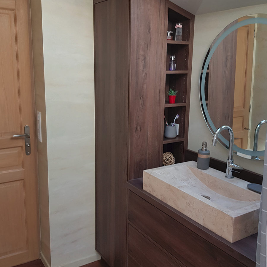Conception, agencement et décoration d'une salle de bain | Cranves-Sales, 74 CSDB vue porte • Damien Jore