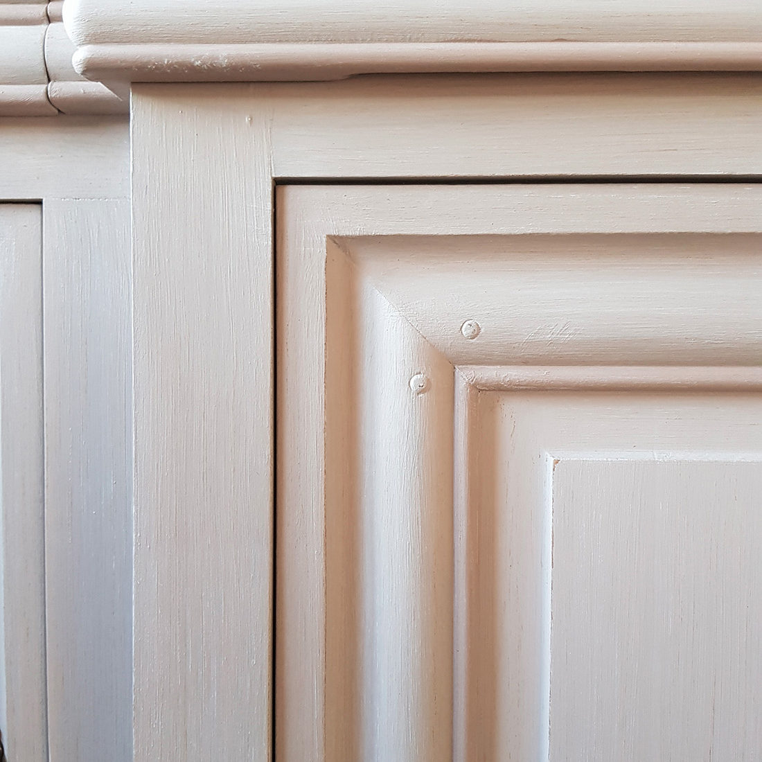 Relooking d’une salle à manger et de son mobilier | Vuiz-en-sallaz, 74 Detail buffet • Damien Jore