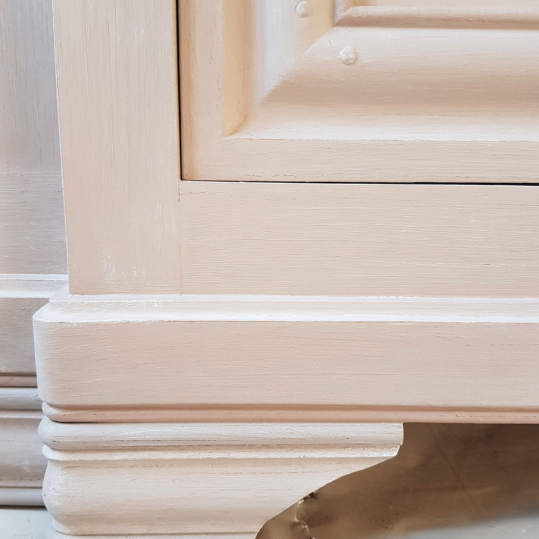 Relooking d’une salle à manger et de son mobilier | Vuiz-en-sallaz, 74 Detail meuble • Damien Jore