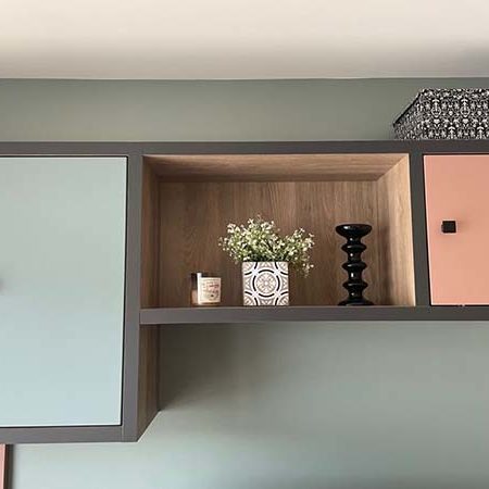 Conception d'un meuble de salon et mise en peinture des murs de l'appartement | St Julien-en-Genevois, 74 detail meuble • Damien Jore