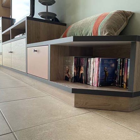 Conception d'un meuble de salon et mise en peinture des murs de l'appartement | St Julien-en-Genevois, 74 partie basse • Damien Jore