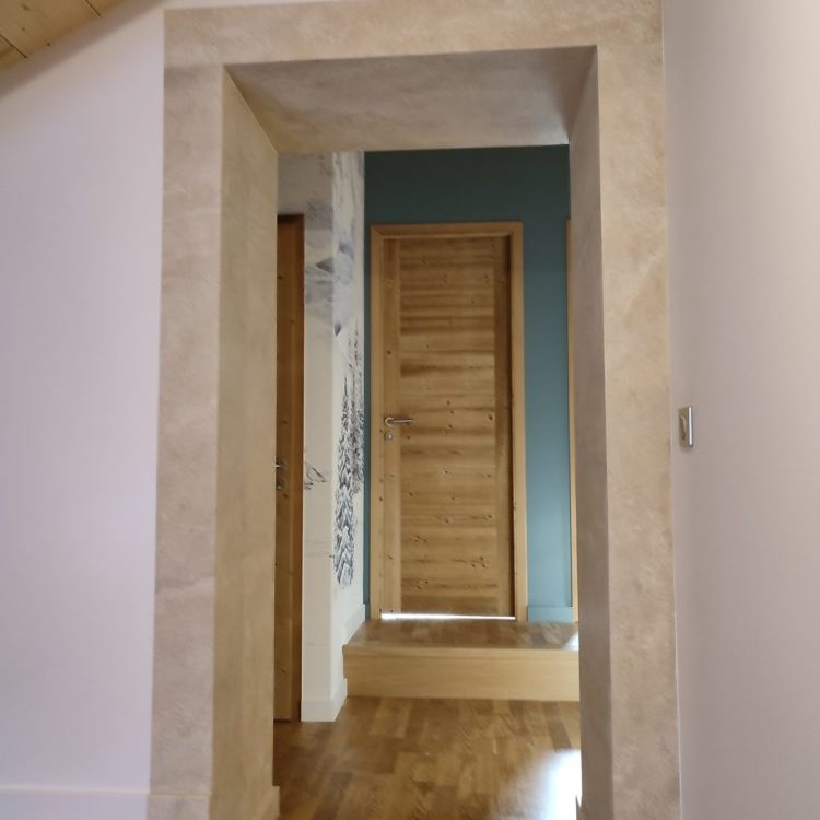 Une prestation décorative sur mesure | Manigod, 74 encadrement salle de jeux scaled e1672764349569 • Damien Jore