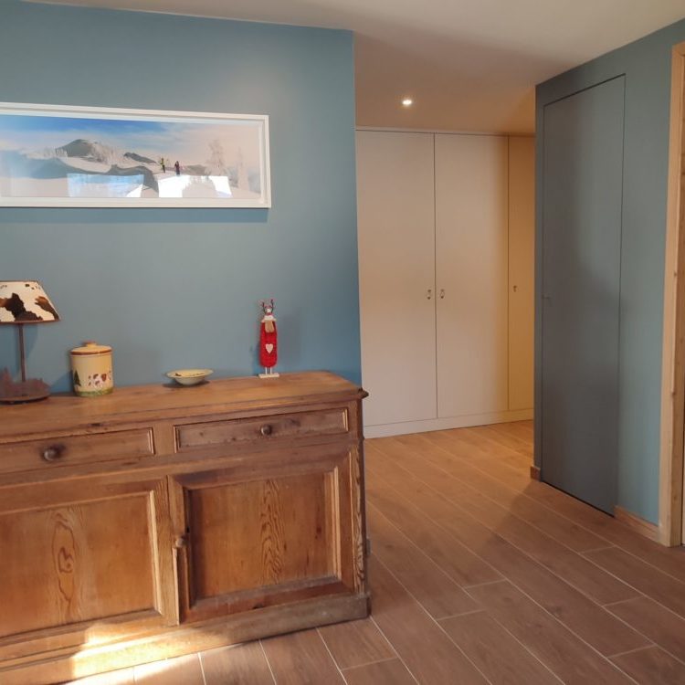 Une prestation décorative sur mesure | Manigod, 74 entree cote cuisine scaled e1672764280207 • Damien Jore