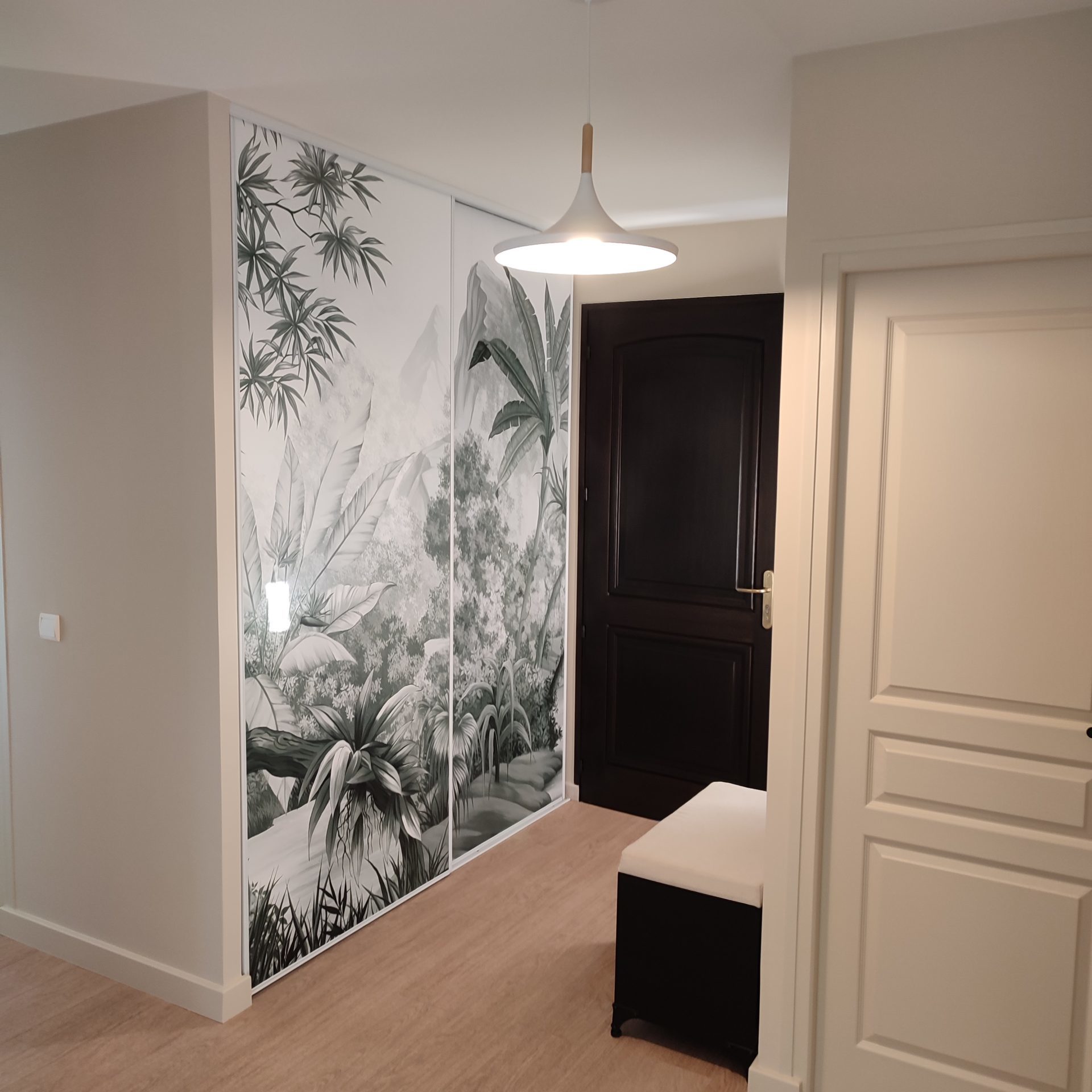 Création d'un nouvel espace et décoration des pièces de vie | Collonges-sous-Salève, 74 entree peinture decorative papier peint scaled • Damien Jore