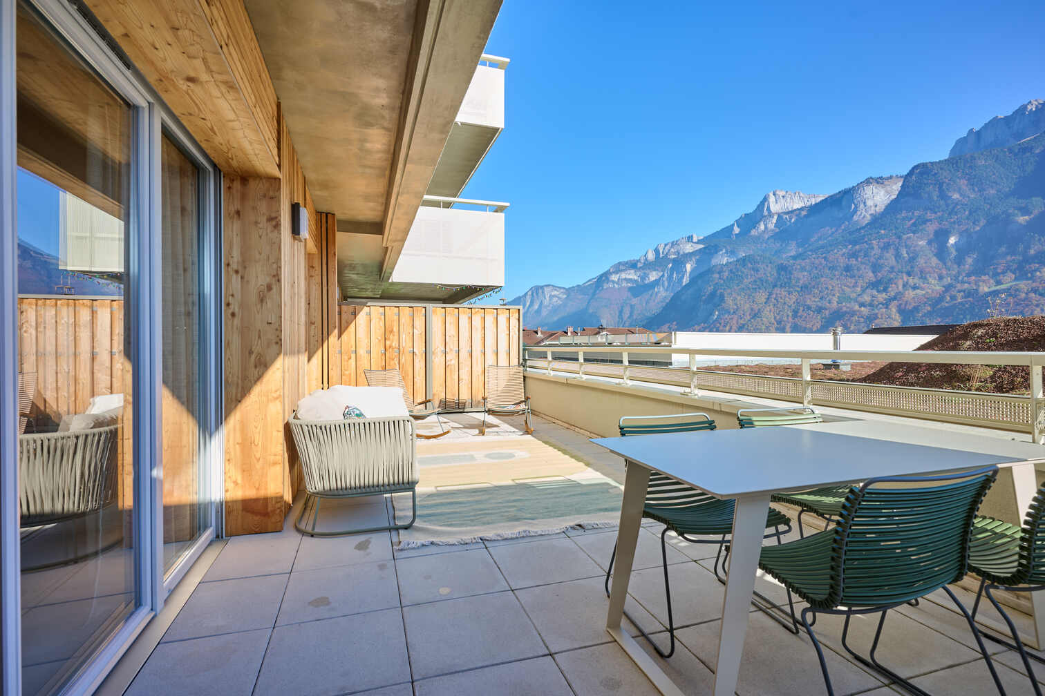 terrasse_damien_jore_nitescence_haute_savoie (1) Décoration de la terrasse d'un appartement | Sallanches, 74 terrasse damien jore nitescence haute savoie 1 • Damien Jore