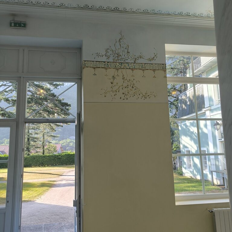 Restauration décorative – Hall de résidence | Etrembières, 74 damien jore reconstitution fresque haute savoie 3 • Damien Jore