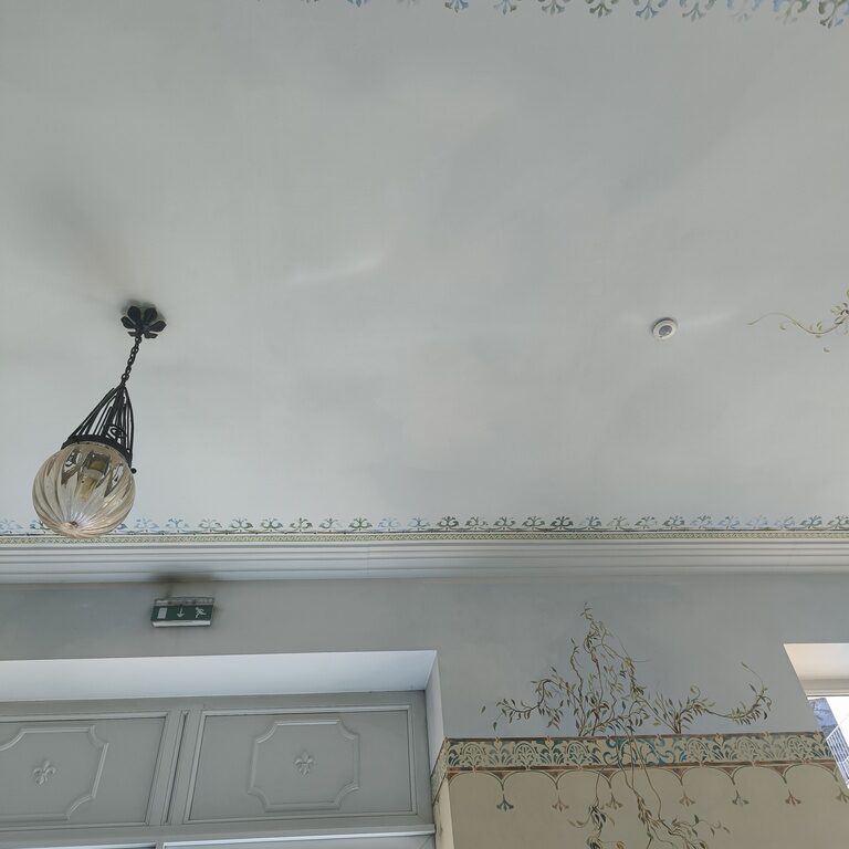 Restauration décorative – Hall de résidence | Etrembières, 74 damien jore reconstitution fresque haute savoie 4 • Damien Jore