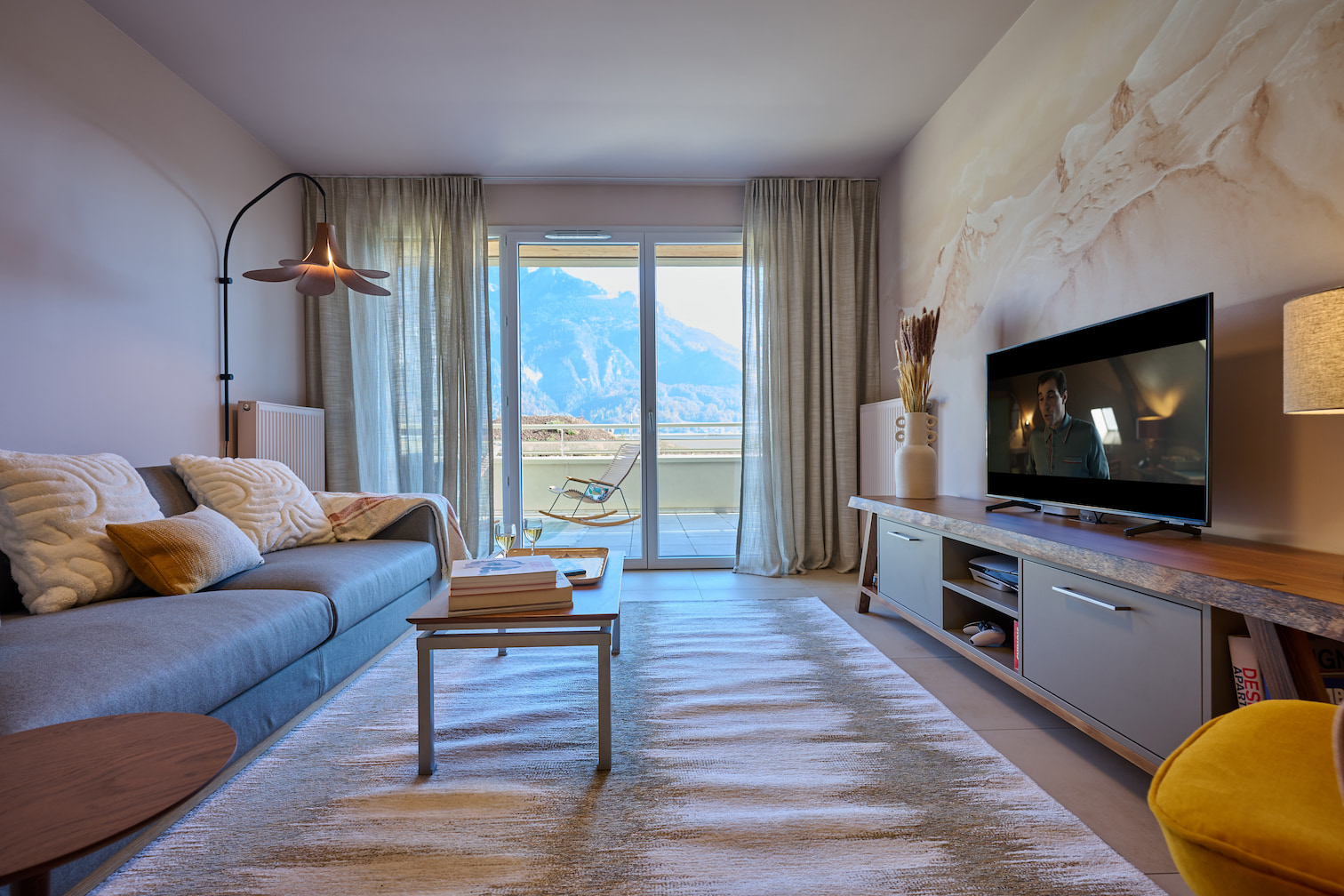 Aménagement d'un appartement avec fresque décorative | Sallanches, 74 relooking appartement haute savoie damien jore 9 • Damien Jore