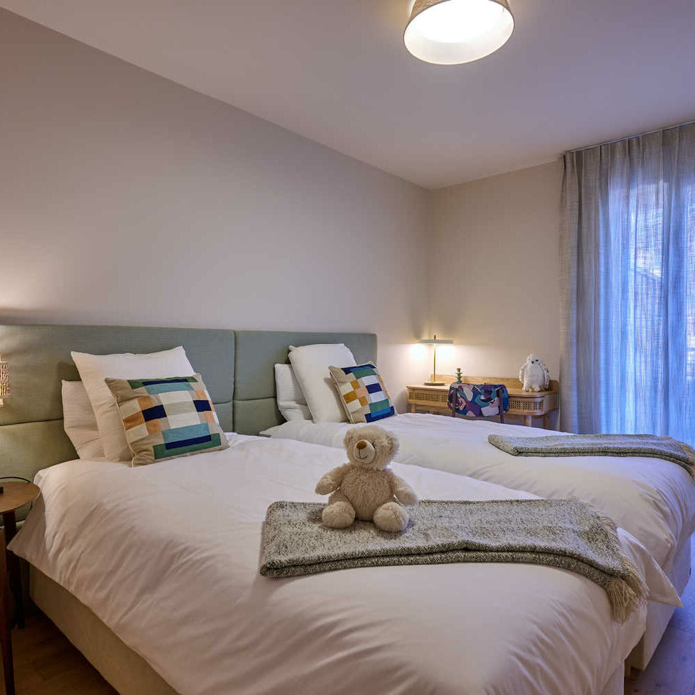 Aménagement d'un appartement avec fresque décorative | Sallanches, 74 relooking appartement haute savoie damien jore 2025 3 • Damien Jore