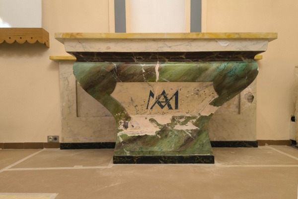 Réfection d’autels | Reignier-Ésery, 74 decorateur interieur damien jore eglise reignier &bull; Damien Jore